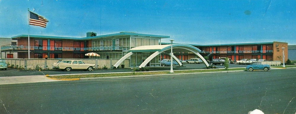 Empire House Motel (Budget Inn) - Vintage Postcard